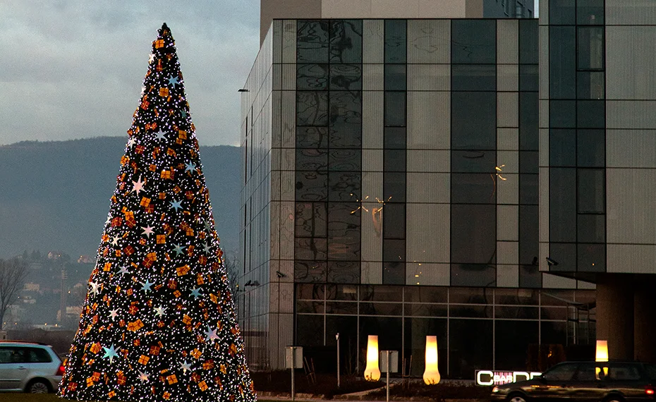 Božićno uređenje poslovnog centra City Center one West