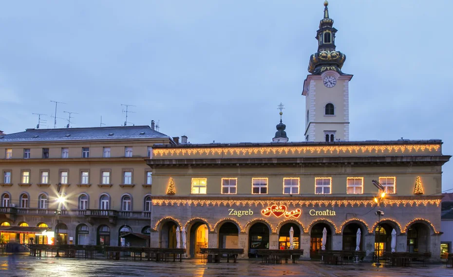 Blagdansko uređenje eksterijera zgrada turističke zajednice grada Zagreba